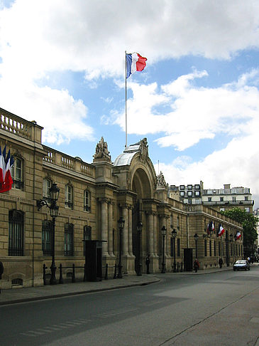 Außenmauern des Louvre Fotos