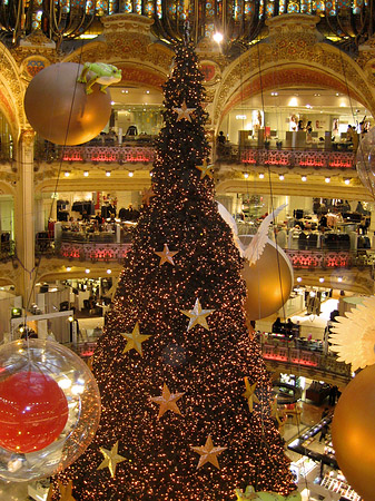 Weihnachtsbaum der Galeries Lafayette Foto 