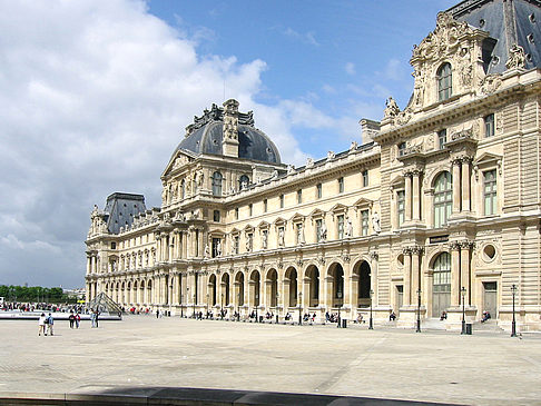 Eingang zum Louvre Foto 