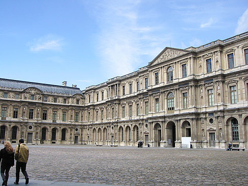 Eingang zum Louvre Foto 