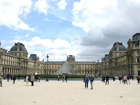 Louvre mit Pyramide - Ile de France - Paris (Paris)