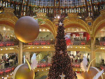 Weihnachtsbaum der Galeries Lafayette Foto 