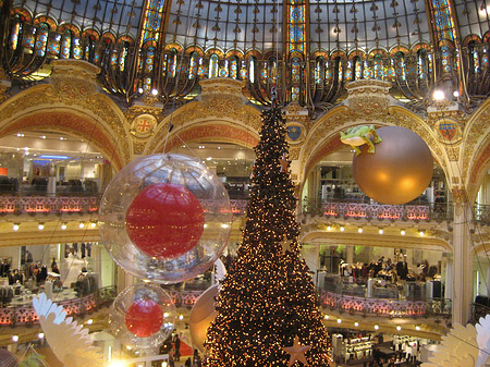 Weihnachtsbaum der Galeries Lafayette Foto 