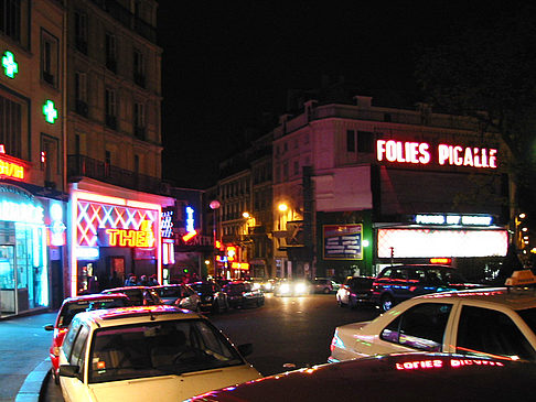 Place Pigalle bei Nacht Fotos