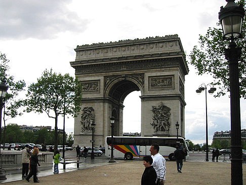 Straßen vor dem Louvre