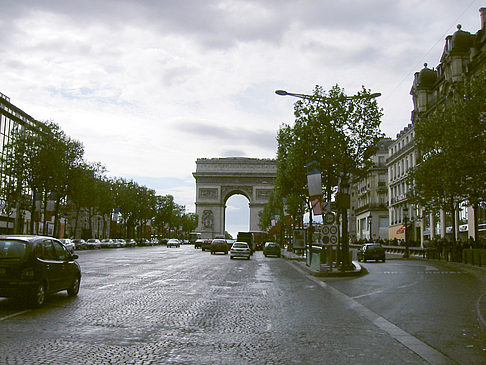 Straßen vor dem Louvre