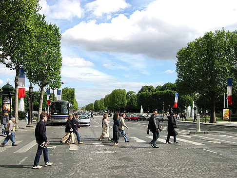 Straßen vor dem Louvre - Ile de France - Paris (Paris)