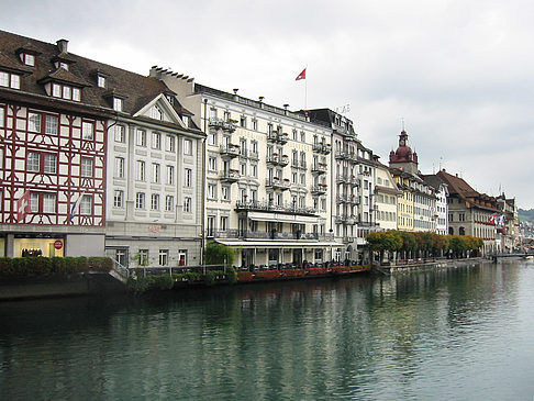 Gebäude am Wasser - Luzern (Luzern)