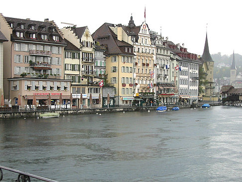 Gebäude am Wasser - Luzern (Luzern)