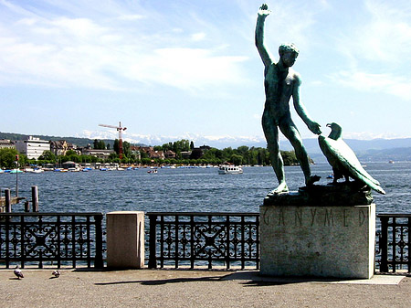 Statuen auf der Brücke - Zürich (Zürich)